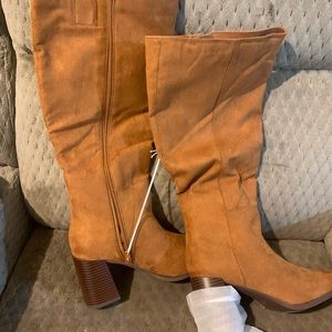 Tall boots with heel